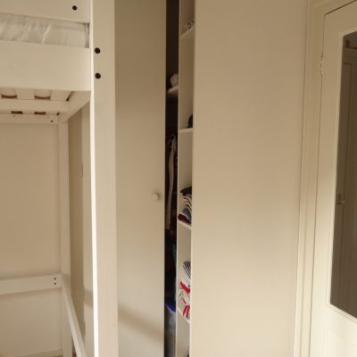 ingebouwde kledingkast met vouwdeur multiplex
